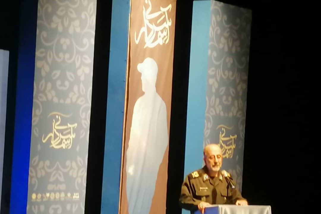 هنرمندان مبلغ مکتب حاج قاسم باشند