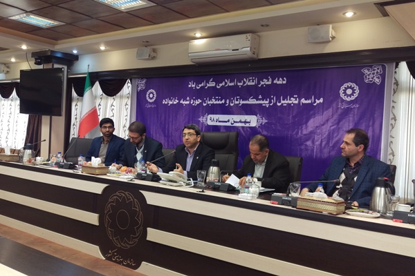 شکوه انقلاب، گرمیبخش روزهای سرد ایران شکوه انقلاب، گرمیبخش روزهای سرد ایران