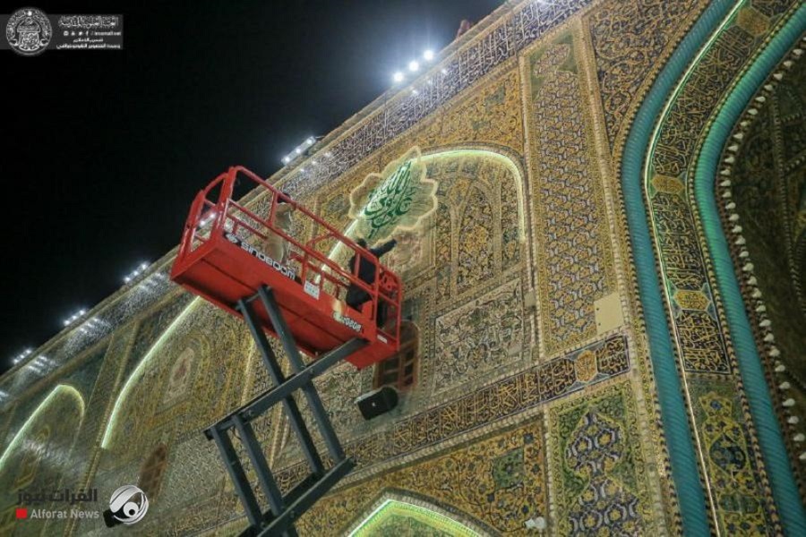 تزئین حرم مطهر امیرالمومنین(ع) با چهار هزار شاخه گل