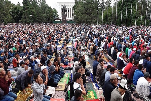 رمضان در قرقیزستان؛ از خیرات در شب قدر تا کمک به یتیم&zwnj; خانه&zwnj;ها+عکس