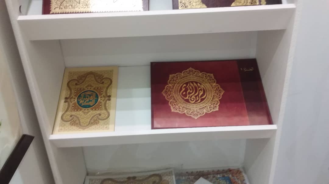 نمایش قرآن&zwnj;های حاشیه&zwnj;نگاری شده در غرفه مالزی