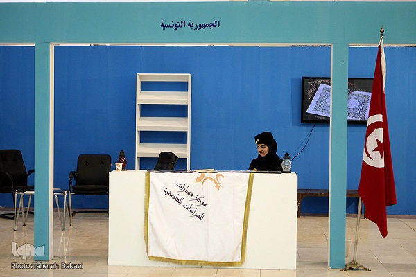 نمایش نسخ خطی تونس و 9 سبک قرائت قرآن از دختر فلسطینی نمایش نسخ خطی تونس و 9 سبک قرائت قرآن از دختر فلسطینی