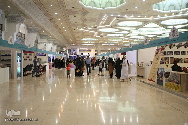 نمایش نسخ خطی تونس و 9 سبک قرائت قرآن از دختر فلسطینی