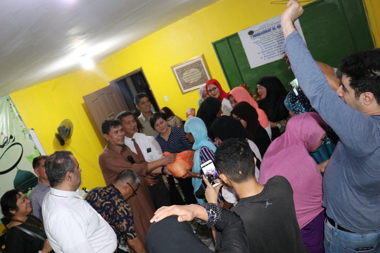 ضیافت افطار به وقت مانیل/ تبیین روزه از نگاه قرآن ضیافت افطار به وقت مانیل/ تبیین روزه از نگاه قرآن