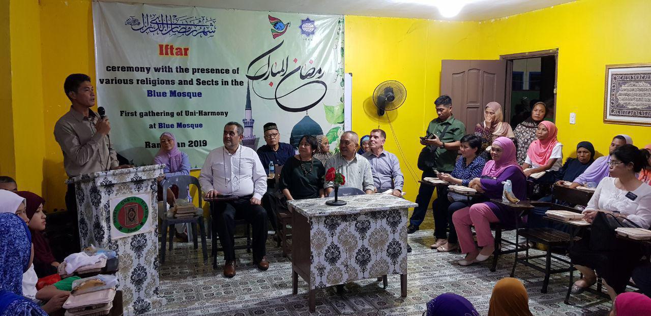 ضیافت افطار به وقت مانیل/ تبیین روزه از نگاه قرآن ضیافت افطار به وقت مانیل/ تبیین روزه از نگاه قرآن