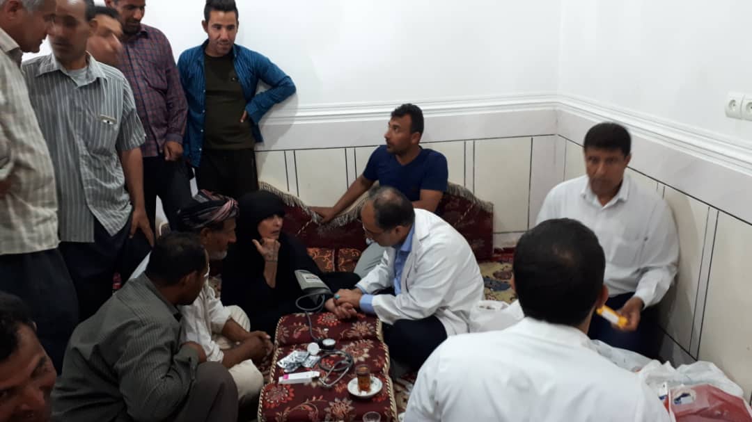 خیرین سلامت بیمارستان علامه کرمی اهواز در مناطق سیلزده خیرین سلامت بیمارستان علامه کرمی اهواز در مناطق سیلزده