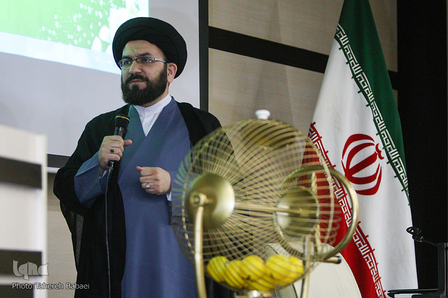 برگزاری قرعهکشی 3 هزار و 500 نفر برترینهای آزمون سراسری حفظ و مفاهیم قرآن + عکس برگزاری قرعهکشی 3 هزار و 500 نفر برترینهای آزمون سراسری حفظ و مفاهیم قرآن + عکس