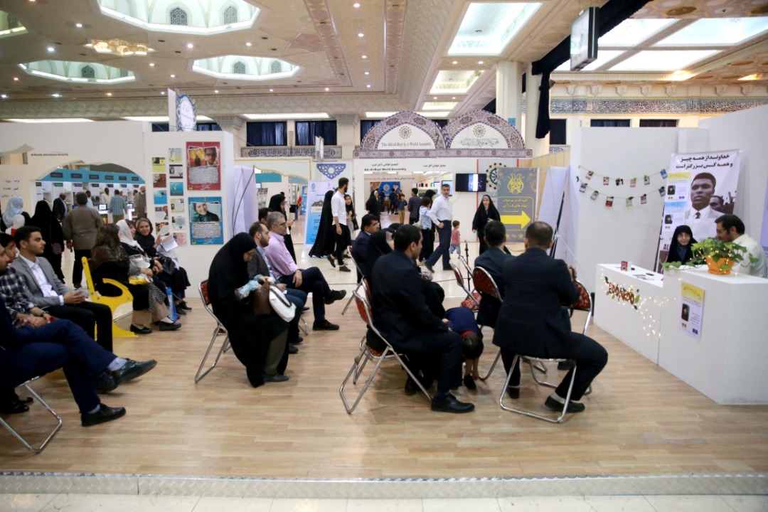 مراسم جشن امضای کتاب&zwnj;های تازه مسلمان فرانسوی برگزار شد