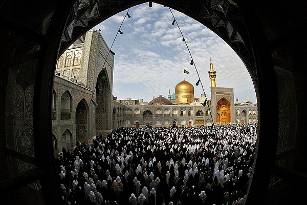 امام رضا(ع) چگونه درعید فطر جامعه را تکان داد