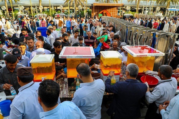 تصاویری از افطار روزه&zwnj;داران در بین&zwnj;الحرمین + عکس