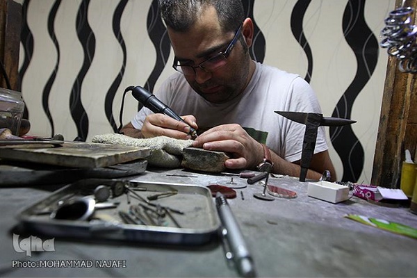 فردا//ضربهای که دلالان به صنعت زیورآلات میزنند/ «توسعه خوشهای»؛ ناجی انگشترسازی فردا//ضربهای که دلالان به صنعت زیورآلات میزنند/ «توسعه خوشهای»؛ ناجی انگشترسازی