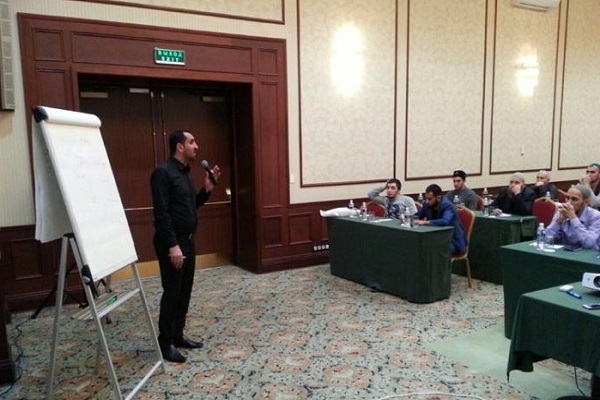 آموزش قرآن به زائران روسی خانه خدا + فیلم