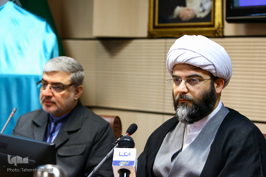 حجتالاسلام قمی پای اتحادیه مدغم قرآنی میایستیم