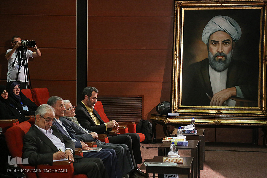 فوری //// دینانی: نخستین بار ایرانیان از نور سخن گفتند/اعوانی: فلسفه الهی سکولار نیست/داوری&zwnj;اردکانی: برقراری نسبت فلسفه با نژاد ایرانی ناشی از تعصب است