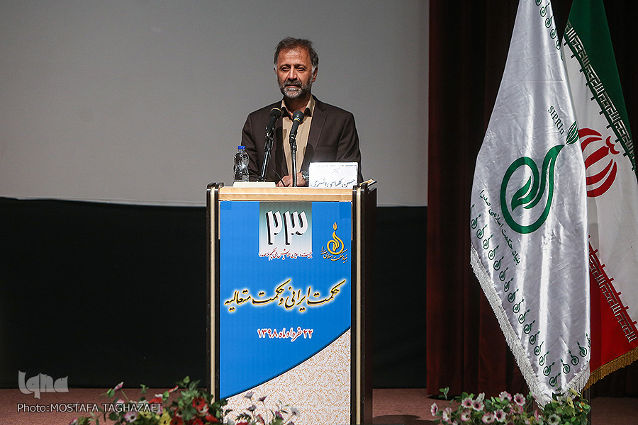 فوری //// دینانی: نخستین بار ایرانیان از نور سخن گفتند/اعوانی: فلسفه الهی سکولار نیست/داوری&zwnj;اردکانی: برقراری نسبت فلسفه با نژاد ایرانی ناشی از تعصب است