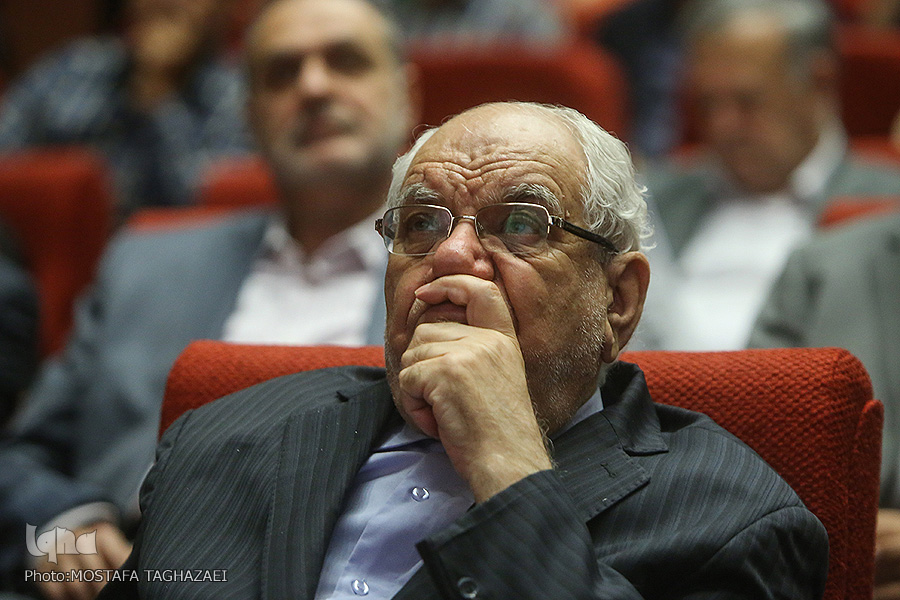 فوری //// دینانی: نخستین بار ایرانیان از نور سخن گفتند/اعوانی: فلسفه الهی سکولار نیست/داوری&zwnj;اردکانی: برقراری نسبت فلسفه با نژاد ایرانی ناشی از تعصب است