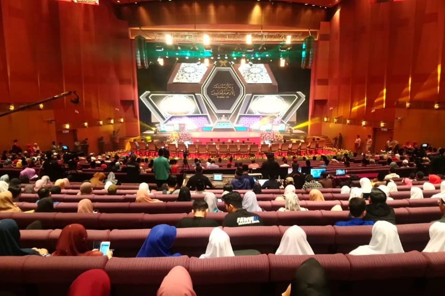 میزبانان غایب؛ مهمانان حاضر میزبانان غایب؛ مهمانان حاضر