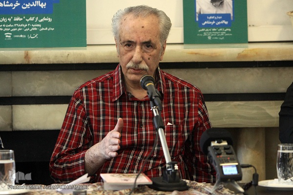 ترجمه&zwnj;های قرآن انگلیسی و فرانسه بیش از فارسی/هر روز دو صفحه حافظ و سعدی بخوانید