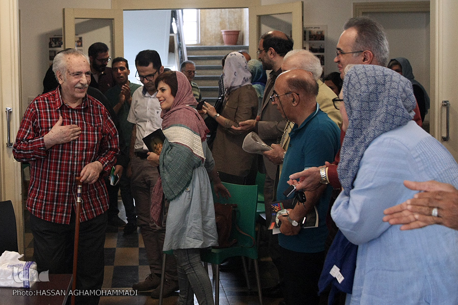 ترجمههای قرآن انگلیسی و فرانسه بیش از فارسی/هر روز دو صفحه حافظ و سعدی بخوانید ترجمههای قرآن انگلیسی و فرانسه بیش از فارسی/هر روز دو صفحه حافظ و سعدی بخوانید