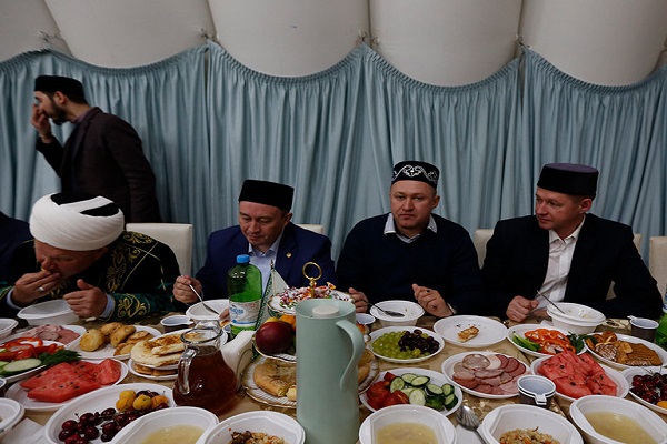 رمضان در روسیه؛ روزه&zwnj;داری 21 ساعته و گستردن سفره افطار از 30 ملیت