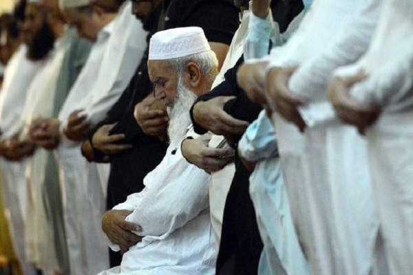 رمضان در پاکستان؛ حنابندان دست&zwnj;ها و تهیه لباس نو