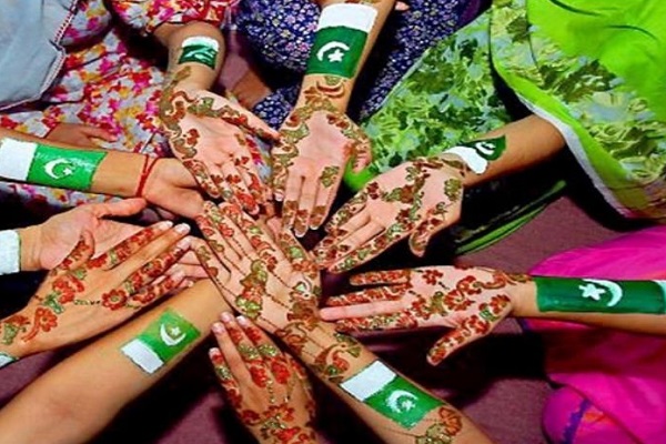 رمضان در پاکستان؛ حنابندان دست&zwnj;ها و تهیه لباس نو