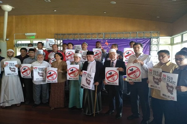 نشست «نه به جنگ آمریکا علیه ایران» با حضور سمنهای اسلامی در مالزی نشست «نه به جنگ آمریکا علیه ایران» با حضور سمنهای اسلامی در مالزی