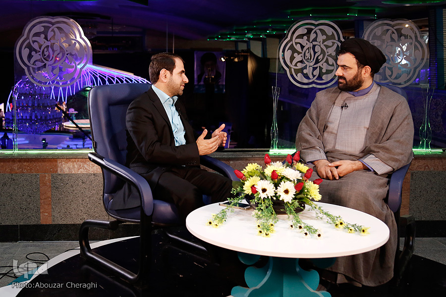 سیاستی برای جذب عموم مردم به مسابقات قرآن وجود ندارد/ گردش رتبهها در بین گروهی خاص سیاستی برای جذب عموم مردم به مسابقات قرآن وجود ندارد/ گردش رتبهها در بین گروهی خاص