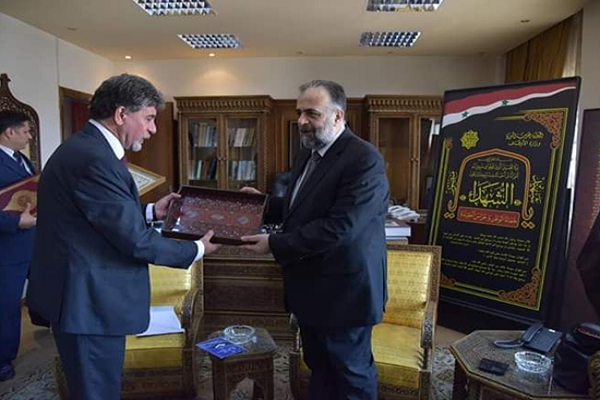 هدیه قرآنی بشار اسد به رئیس تشکیلات خودگردان فلسطین + عکس