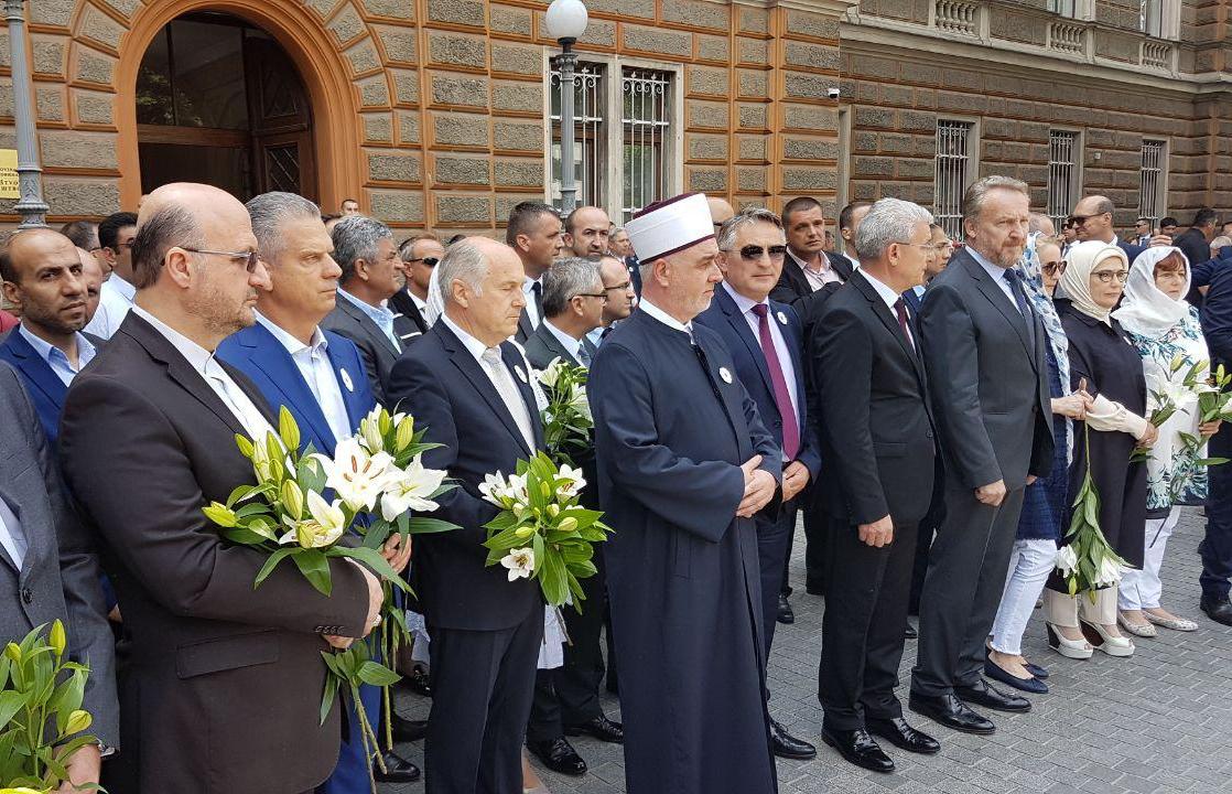 مراسم تشییع 33 شهید سربرنیتسا در سارایوو + عکس مراسم تشییع 33 شهید سربرنیتسا در سارایوو + عکس