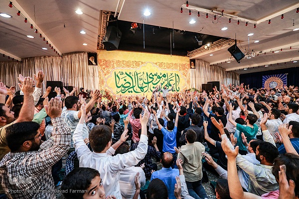 در حال تکمیل////ذکر&laquo;یا رضا&raquo; در ایران، &laquo;لبیک&raquo; در میقات