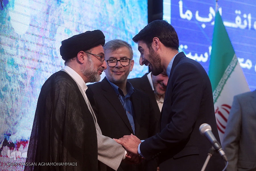 «وَمَنْ يَتَوَكَّلْ عَلَى اللَّهِ فَهُوَ حَسْبُهُ»؛ مبنای ایستادگی مقام معظم رهبری در برابر استکبار «وَمَنْ يَتَوَكَّلْ عَلَى اللَّهِ فَهُوَ حَسْبُهُ»؛ مبنای ایستادگی مقام معظم رهبری در برابر استکبار