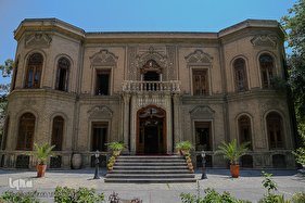 گذر در موزه آبگینه و سفالینه