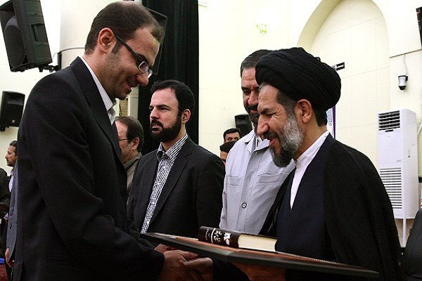 پای درد و دل خبرنگاران حوزه قرآن / وقتی هیچ کجا برای ماندن امن نیست جز دامان تو //// یااااا //// &laquo;سر مرا به جز این در حواله&zwnj;گاهی نیست&raquo;