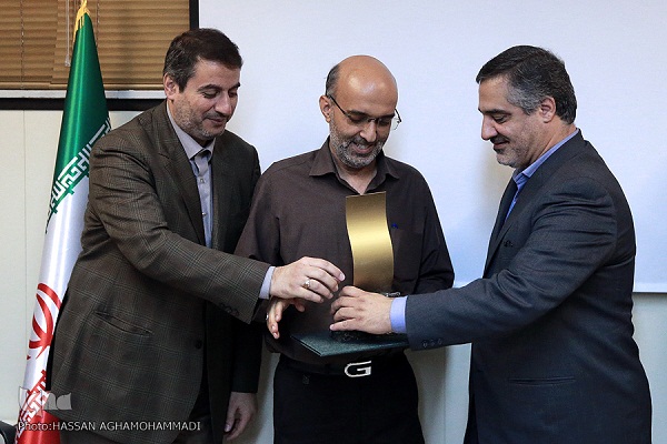 پای درد و دل خبرنگاران حوزه قرآن / وقتی هیچ کجا برای ماندن امن نیست جز دامان تو //// یااااا //// &laquo;سر مرا به جز این در حواله&zwnj;گاهی نیست&raquo;