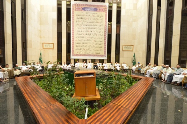 بازدید حجاج آمریکای لاتین از مرکز چاپ و نشر قرآن در مدینه منوره