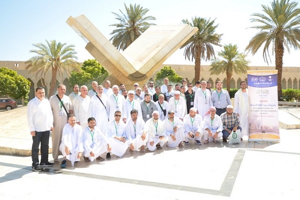 بازدید حجاج آمریکای لاتین از مرکز چاپ و نشر قرآن در مدینه منوره