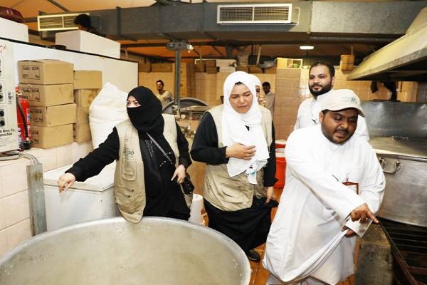 استفاده از زنان برای اداره امور زائران در اماکن مقدس عربستان+ عكس / عمومی