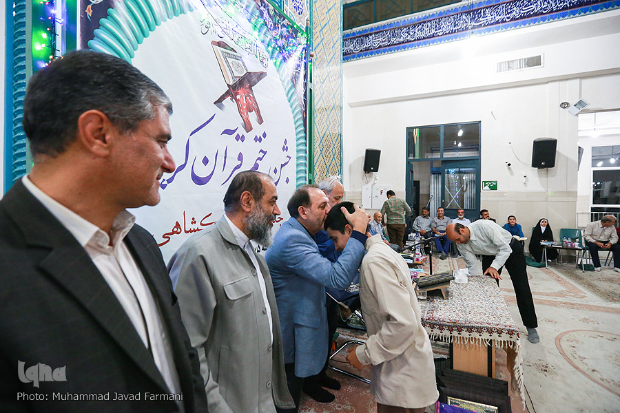 علی اکبر ملکشاهی قاری قرآن جشنی برای پایان یک دور تلاوت قرآن در شهرک محلاتی
