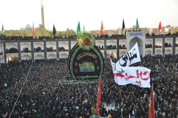 میزبانی اشکذر از گردشگران خارجی در روز عاشورا میزبانی اشکذر از گردشگران خارجی در روز عاشورا