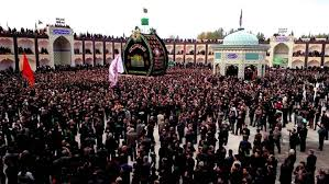 میزبانی اشکذر از گردشگران خارجی در روز عاشورا میزبانی اشکذر از گردشگران خارجی در روز عاشورا