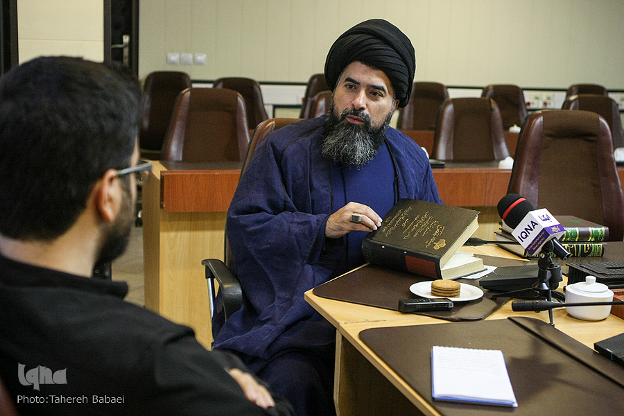 مشهدی: صوفیه و صفویه بنیانگذار بسیاری از آئینهای محرم بودند/ خادمیان: پایهگذار عزاداری شیعه اهل بیت(ع) هستند مشهدی: صوفیه و صفویه بنیانگذار بسیاری از آئینهای محرم بودند/ خادمیان: پایهگذار عزاداری شیعه اهل بیت(ع) هستند