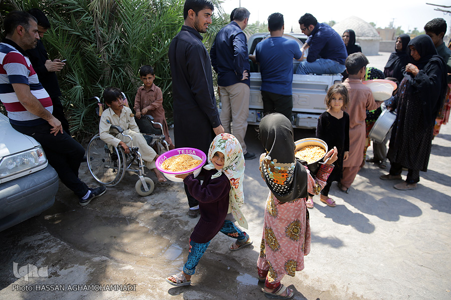 لطف غذای نذری به همنمک شدن با فقرا لطف غذای نذری به همنمک شدن با فقرا