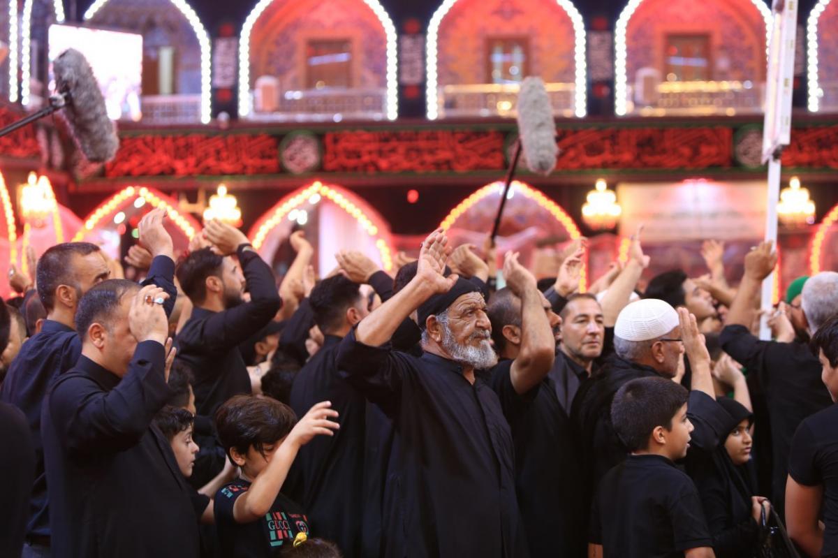 تصاویری از عزاداری شب تاسوعای حسینی در کربلا