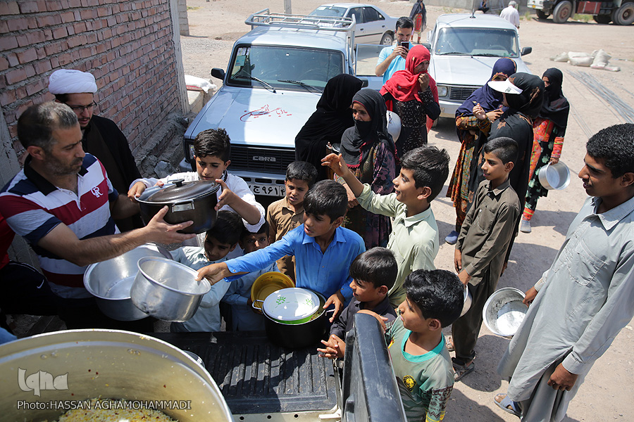 لطف غذای نذری به «همنمک» شدن با فقراست لطف غذای نذری به «همنمک» شدن با فقراست