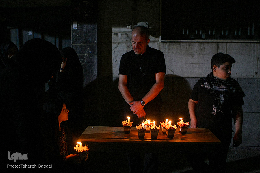 تجربهای متفاوت از حضور در هیئت/ آرامشی که با حس مسئولیت در هم میشکند تجربهای متفاوت از حضور در هیئت/ آرامشی که با حس مسئولیت در هم میشکند