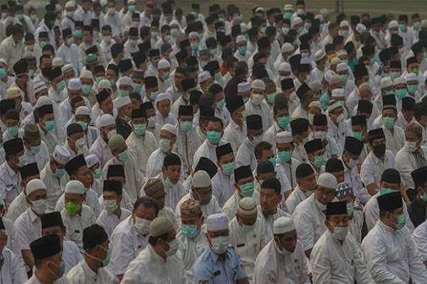 شرکت هزاران اندونزیایی در نماز باران