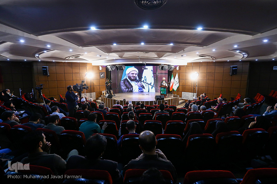 تجلیل از برگزیدگان سومین کتاب سال عاشورا