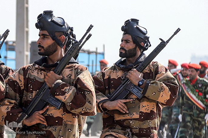 رژه نیرو‌های مسلح در اهواز ــ ۱