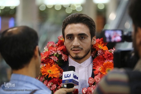 مسابقات قرآن لوکیشن فیلمبرداری نیست / استفاده از ژانر سینمایی به جای مستند / دلایل حضور در مسابقات / محافل را جایگزین مسابقات کنیم مسابقات قرآن لوکیشن فیلمبرداری نیست / استفاده از ژانر سینمایی به جای مستند / دلایل حضور در مسابقات / محافل را جایگزین مسابقات کنیم